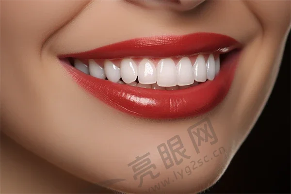 成都高新瑞祥口腔门诊部烤瓷牙多少钱？现在仅需2500元起，原价3000元起，优惠活动不容错过，欢迎前来体验！
