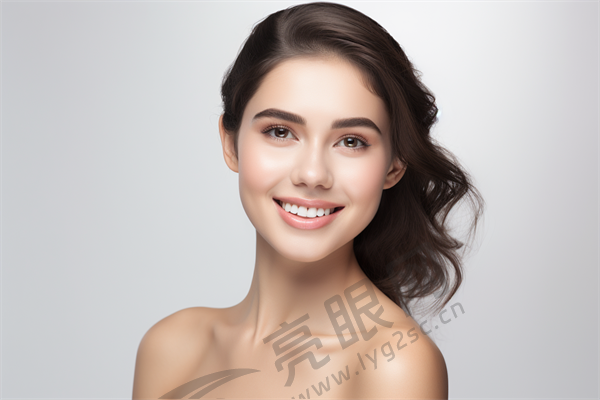 哈密长荣医院皮肤美容科是正规医疗机构吗？详细梳理医院简介、患者评价、地址导航、医生团队展示、工作时间